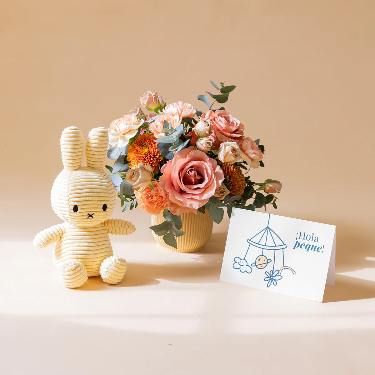 Arreglo de Rosas café con Peluche y Tarjeta