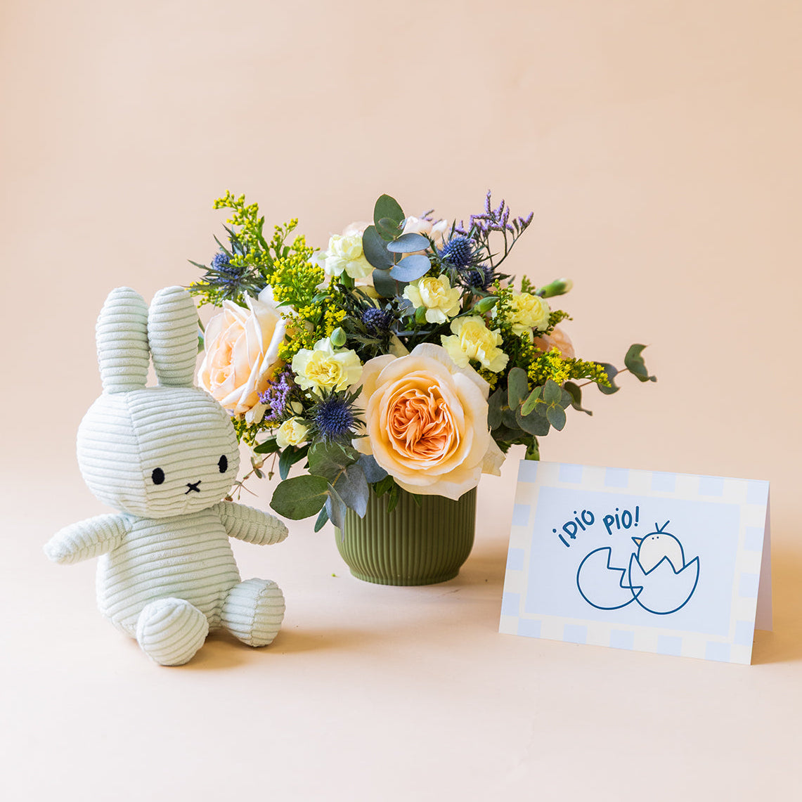 Arreglo de Rosas crema con Peluche y Tarjeta