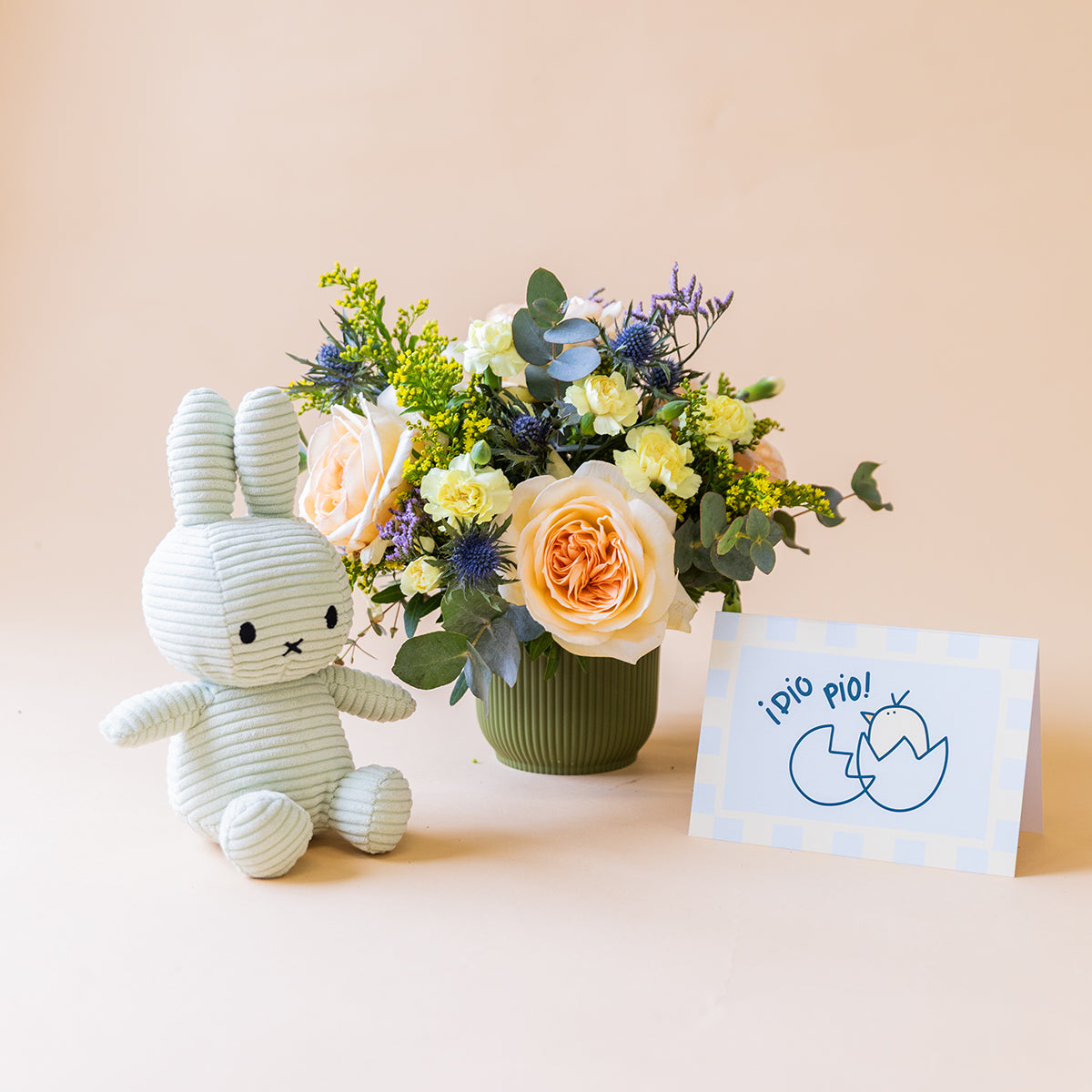 Arreglo de Rosas crema con Peluche y Tarjeta