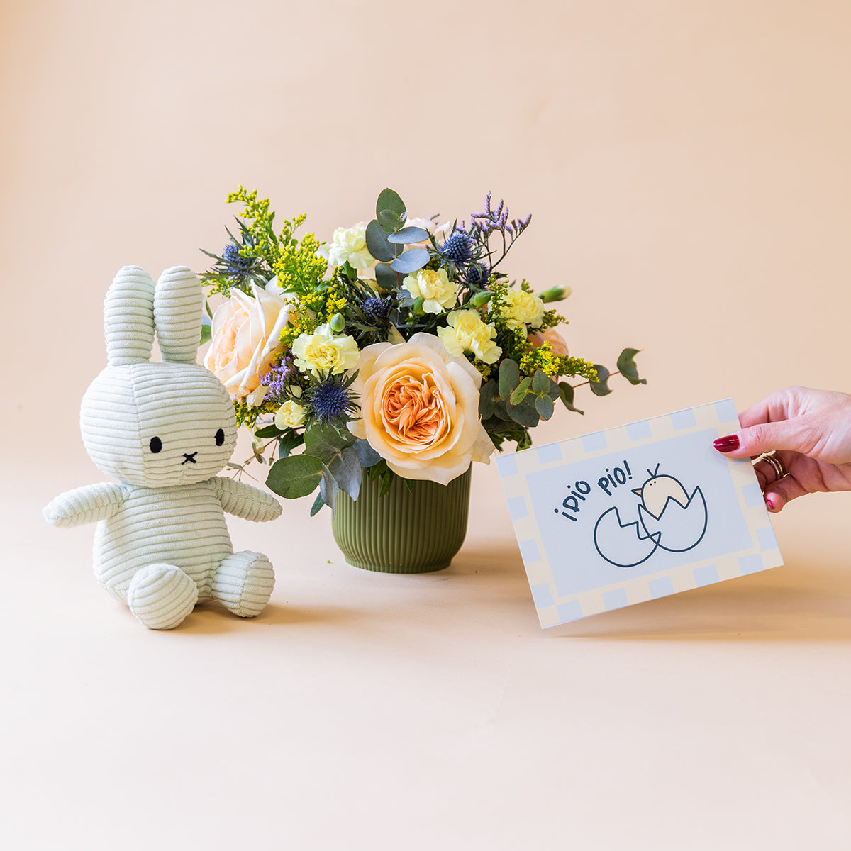 Arreglo de Rosas crema con Peluche y Tarjeta