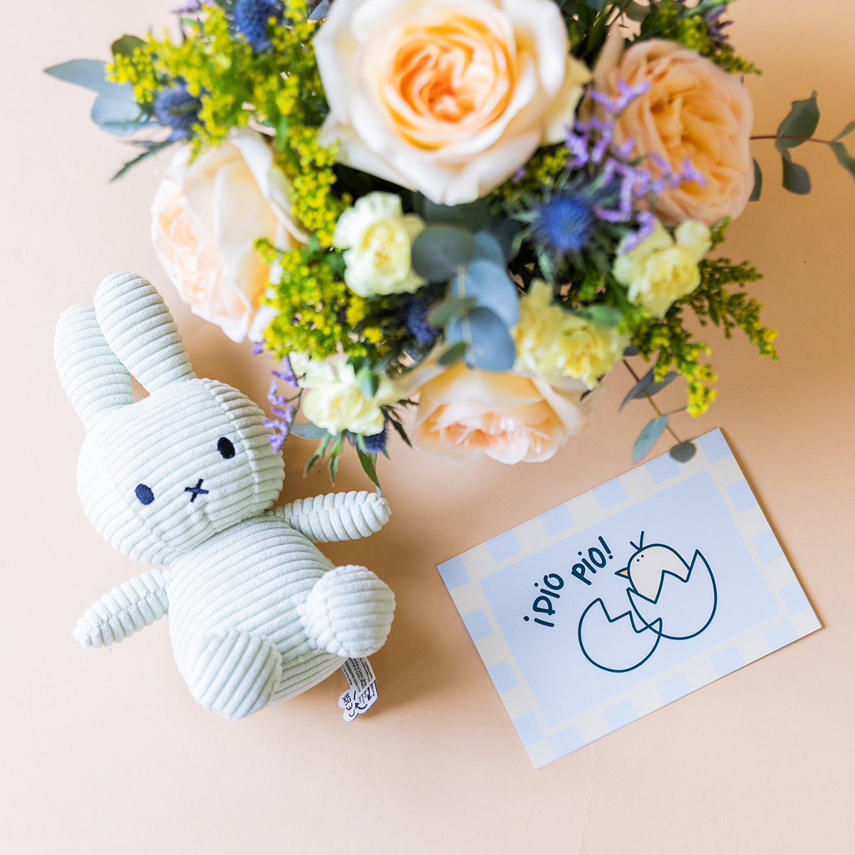 Arreglo de Rosas crema con Peluche y Tarjeta