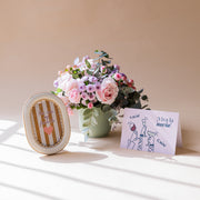 Arreglo de Rosas con Marco de Fotos y Tarjeta