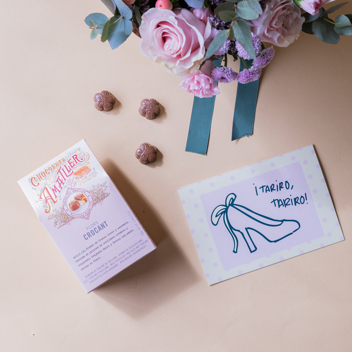 Arreglo de Rosas con Envoltorio, Bombones y Tarjeta