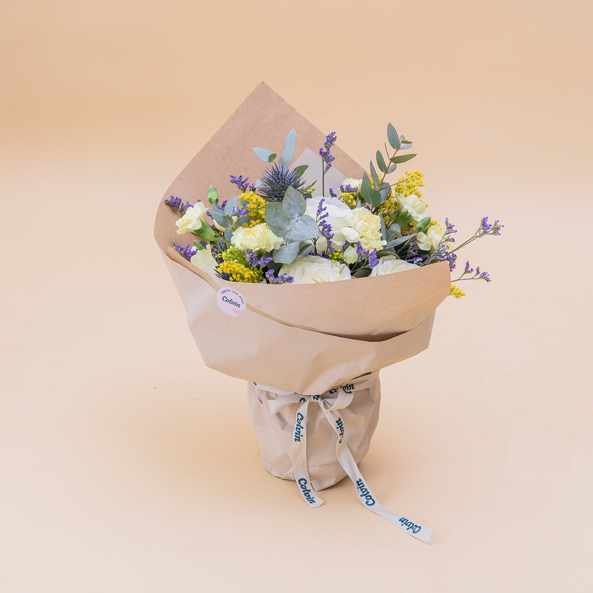 A Mágica - Arranjo com rosas creme