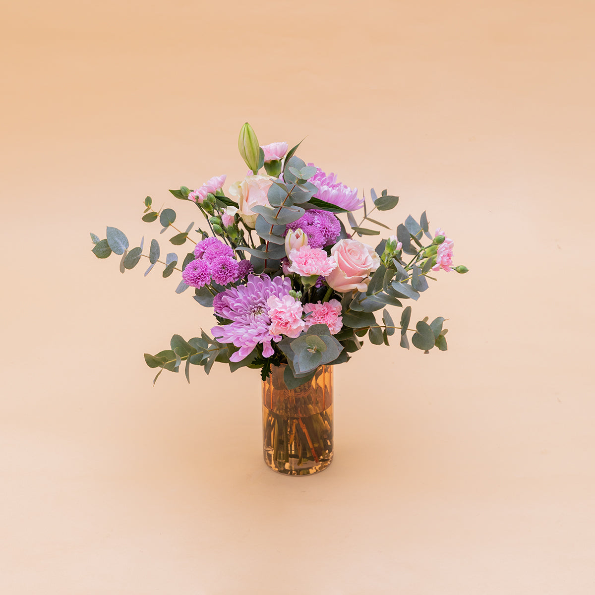 O amor está no ar – Ramo de flores com chocolate e bloco de notas