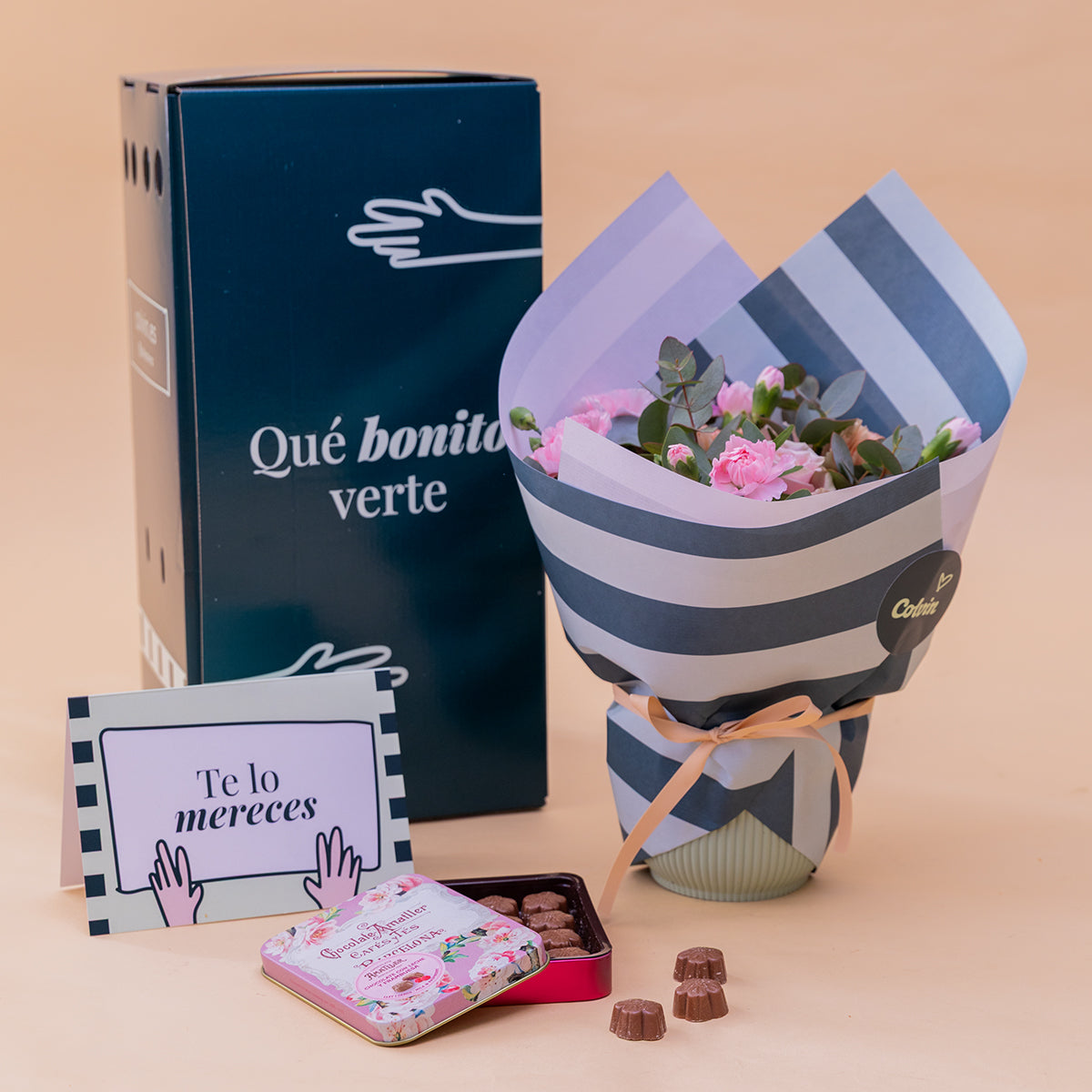 O amor está no ar – Ramo de flores com chocolate e bloco de notas