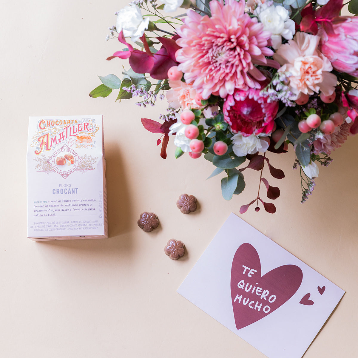 Arreglo de Proteas con Bombones y Tarjeta