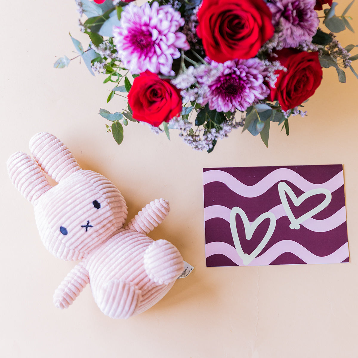 Arreglo de Rosas rojas con Peluche y Tarjeta