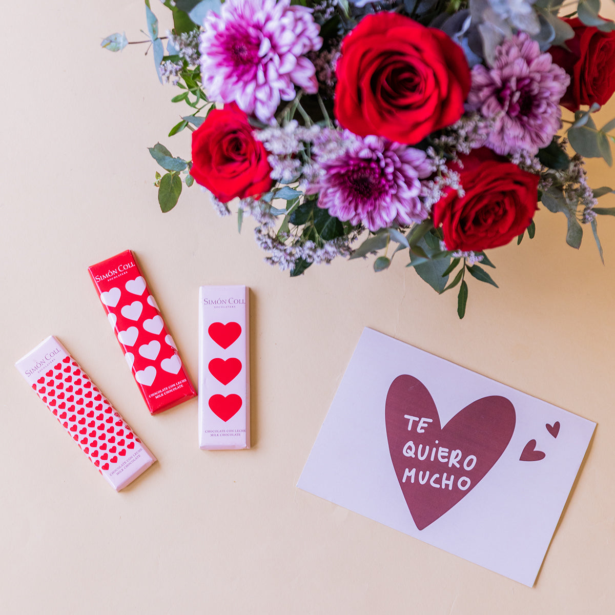 Arreglo de Rosas rojas con Chocolatinas y Tarjeta