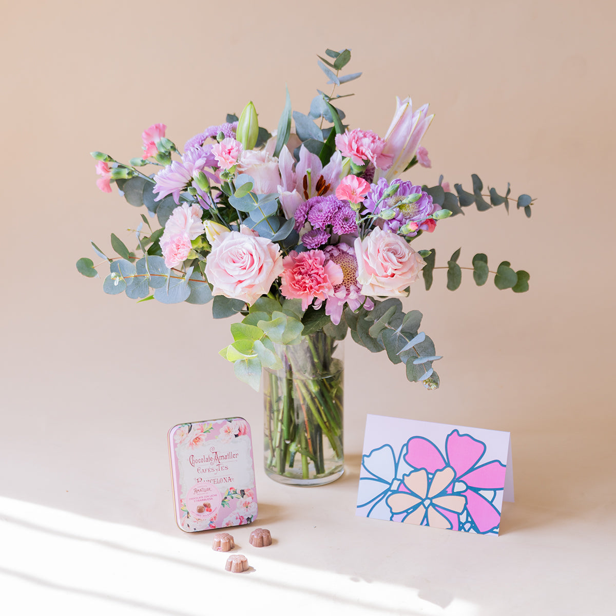 Ramo de Flores Rosas com Bombons e Cartão