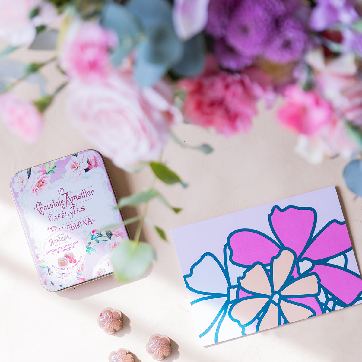 Ramo de Flores Rosas com Bombons e Cartão