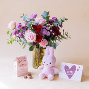 Ramo de Flores Rojas con Peluche, Bombones y Tarjeta