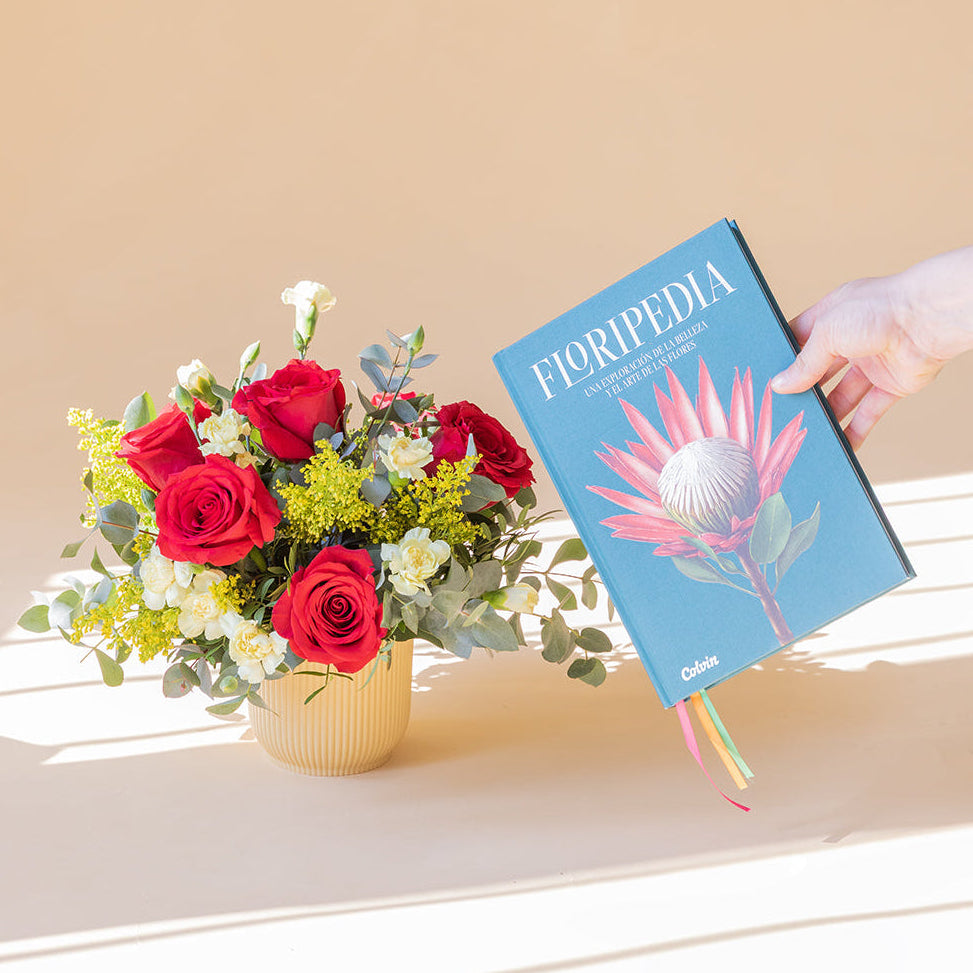 Set de Sant Jordi: Arreglo de rosas rojas con Libro Floripedia