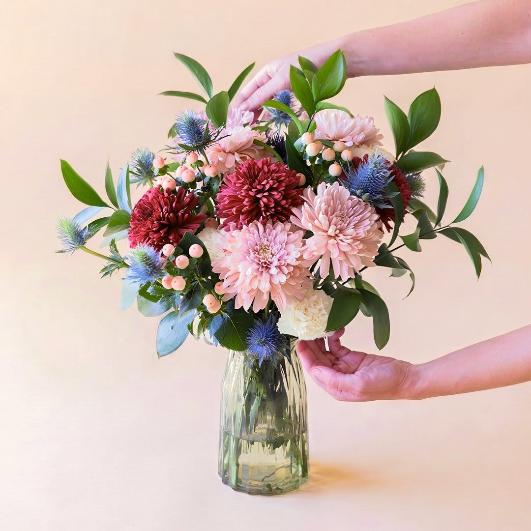 El Merlot - Ramo con flores azules y burdeos