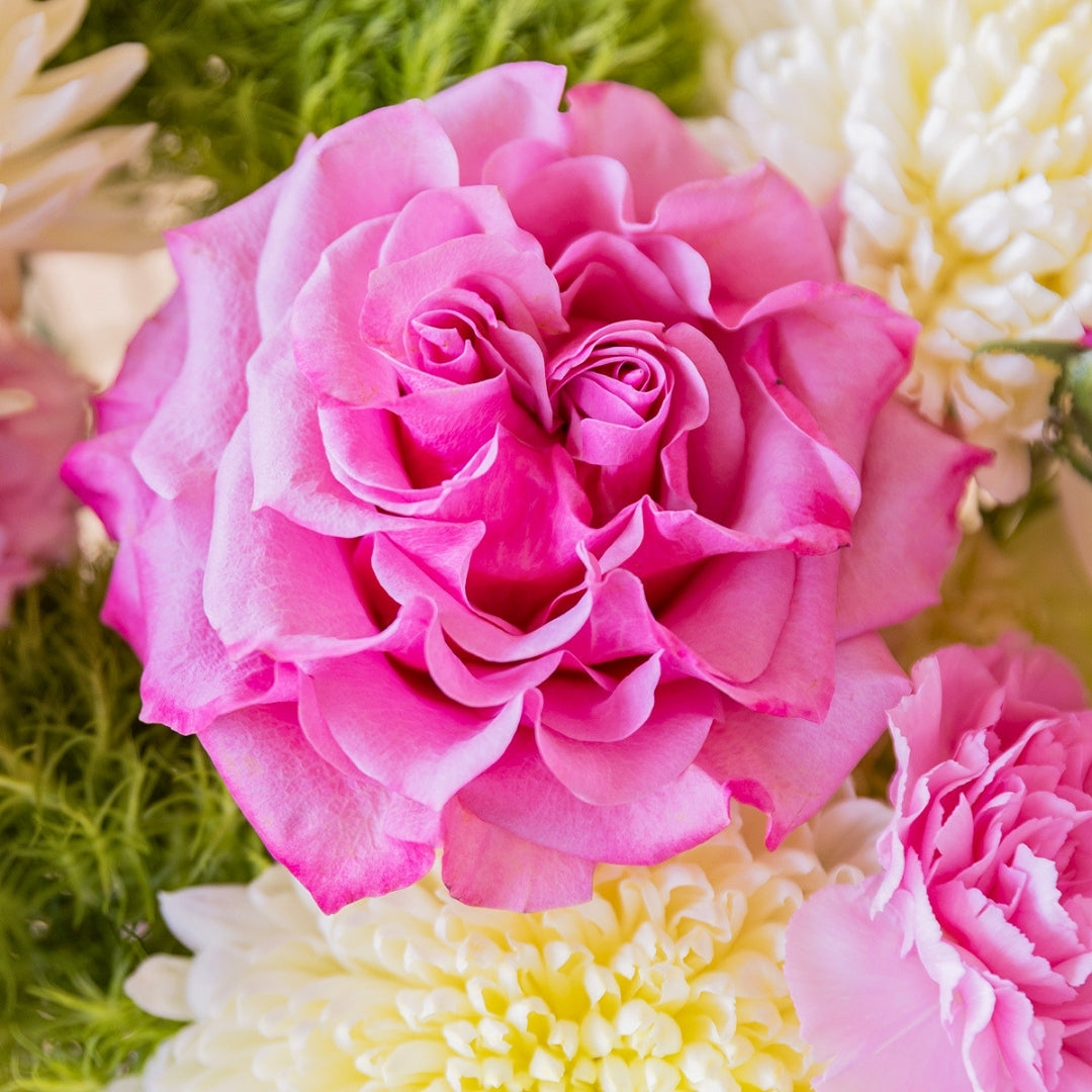 La Dolce Vita - Ramo con rosas de jardín y flores rosas