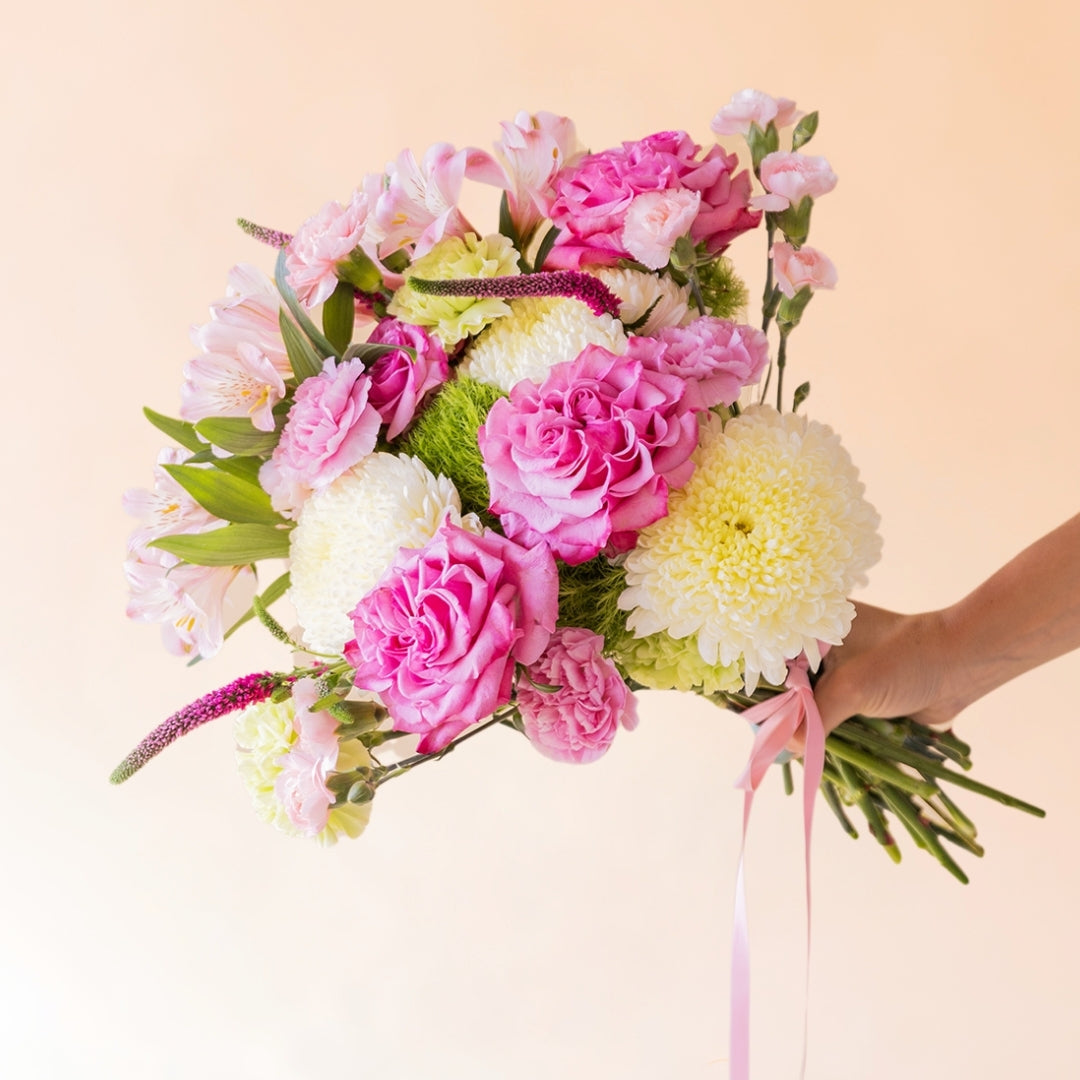 La Dolce Vita - Ramo con rosas de jardín y flores rosas