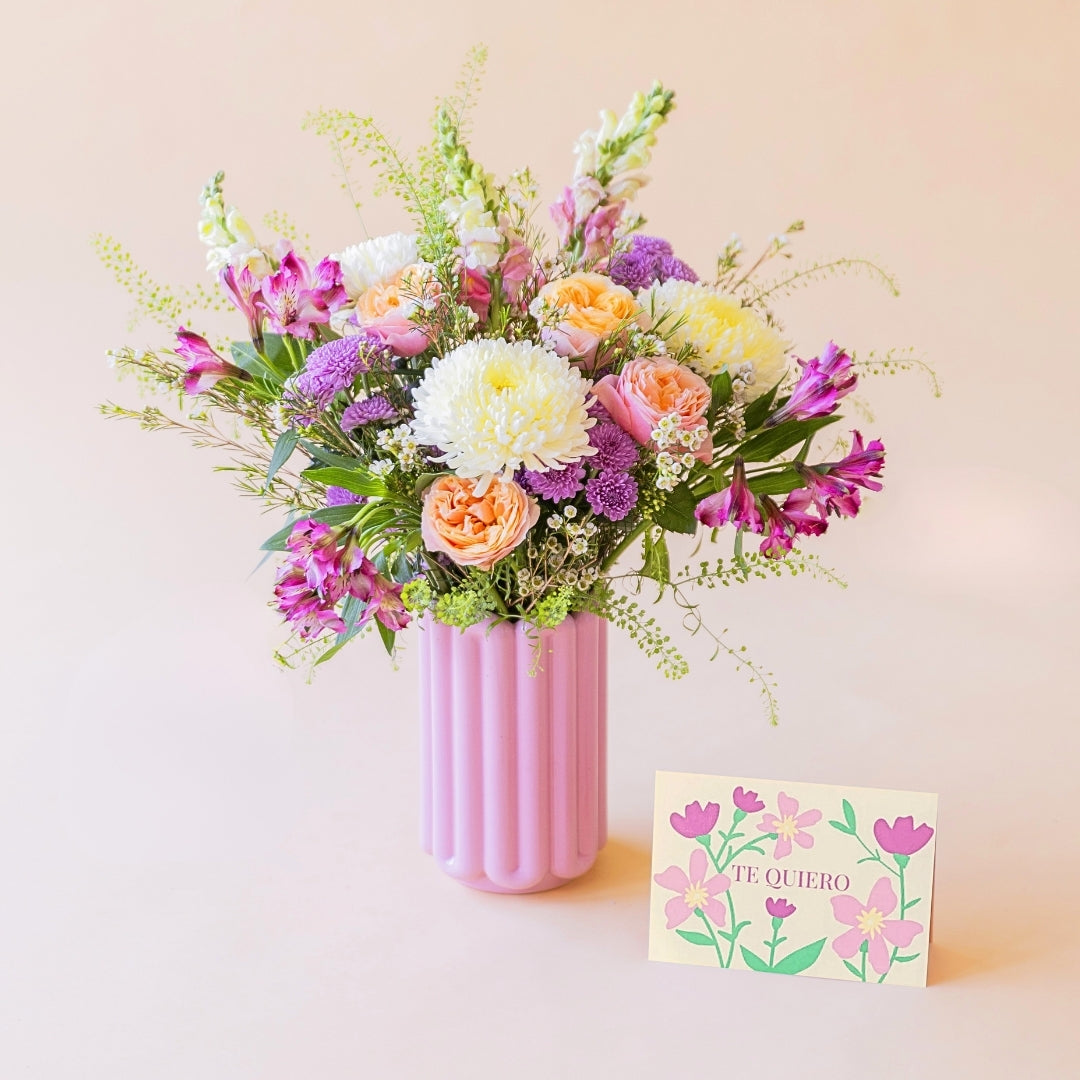 La Costa - Ramo de flores de verano en jarrón rosa con tarjeta floral Te Quiero de Colvin
