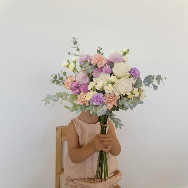 ¡Hola, Peque! - Ramo de flores con regalos para bebé