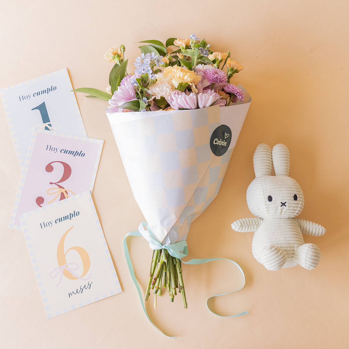 Olá, Pequenote! - Ramo de flores com presentes para bebé