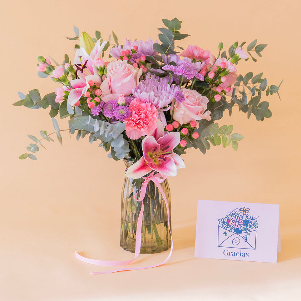 Ramo de Flores Rosas com Jarra e Cartão