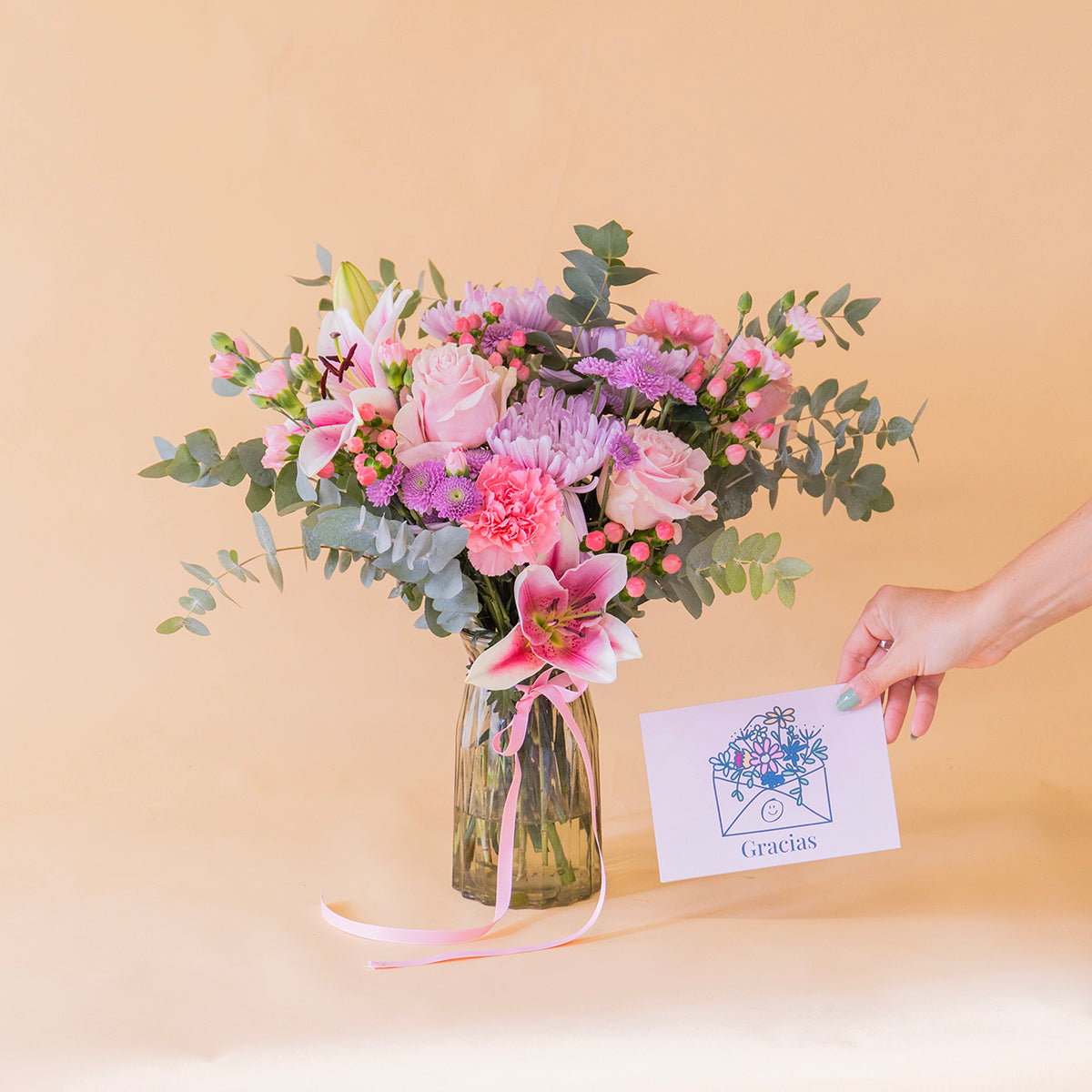 Ramo de Flores Rosas com Jarra e Cartão