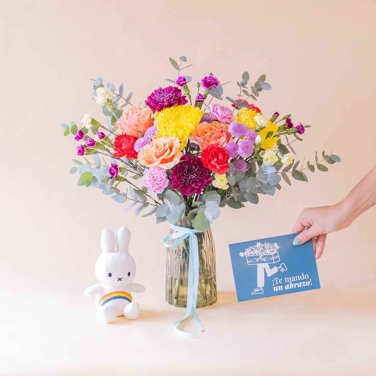 Ramo de Flores Coloridas com Peluche e Cartão