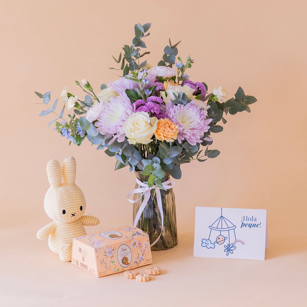 Ramo de Flores Pastel com Peluche, Bolachas e Cartão