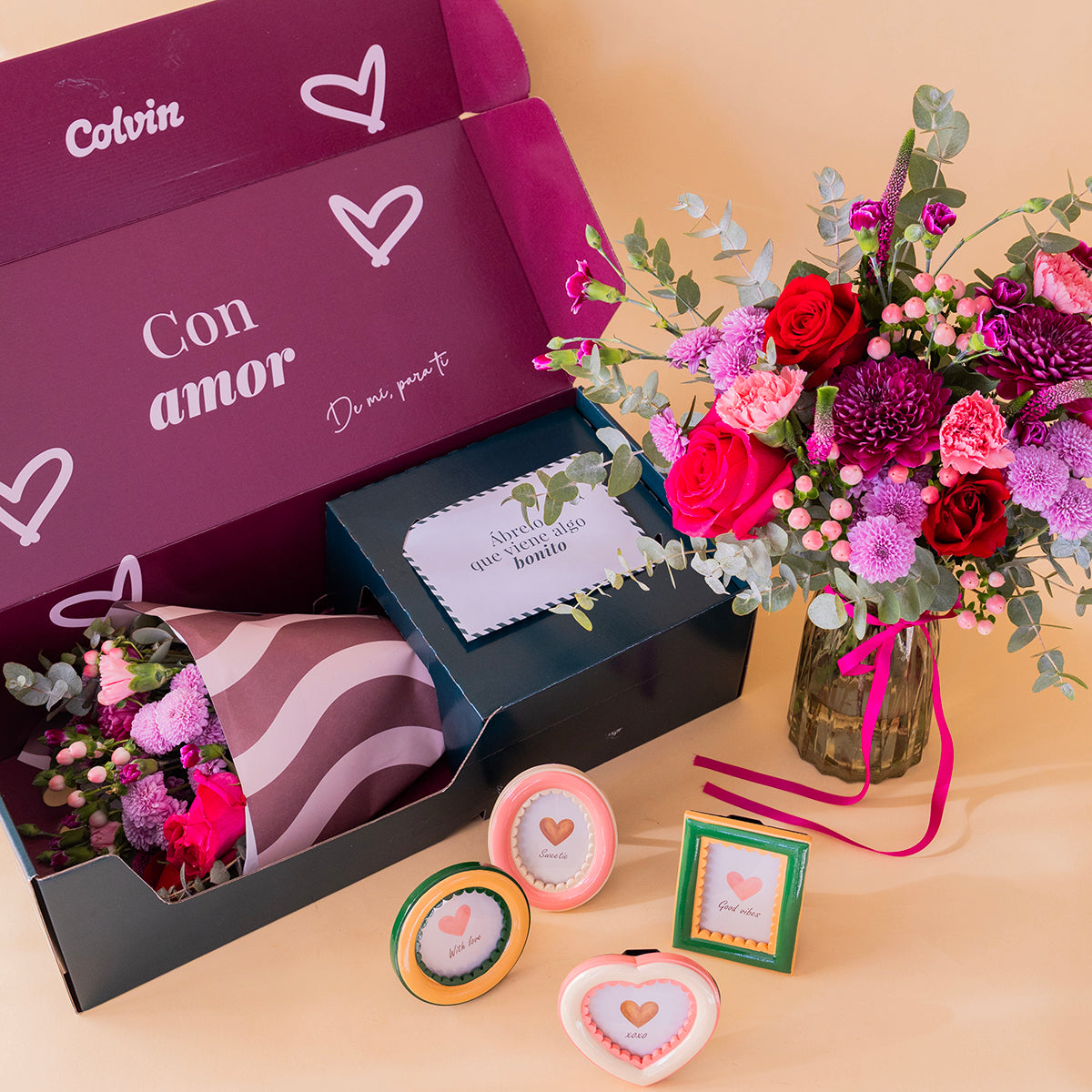 O amor está no ar – Ramo de flores com chocolate e bloco de notas