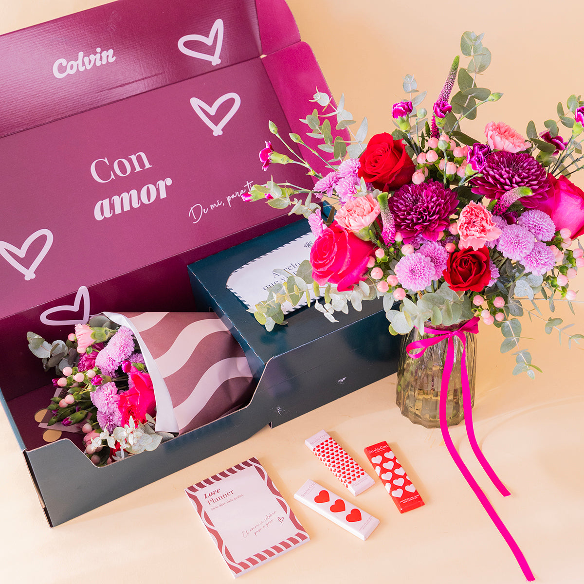 O amor está no ar – Ramo de flores com chocolate e bloco de notas