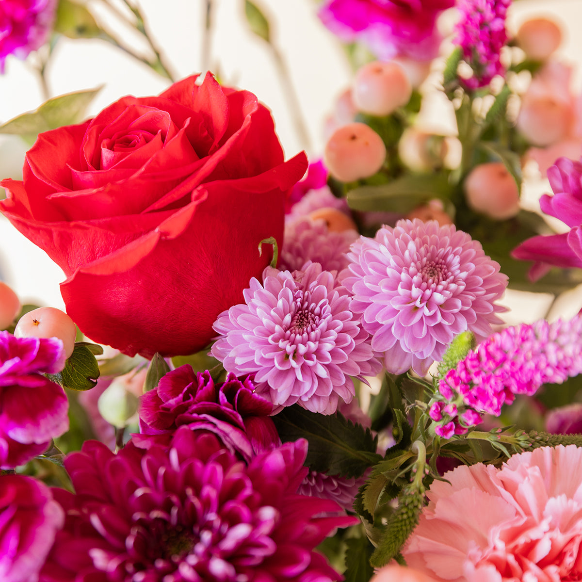 Ramos de flores rojas