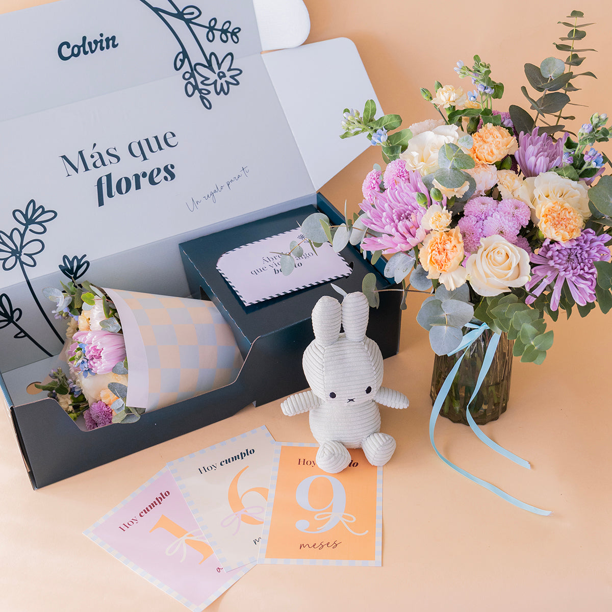 Olá, Pequenote! - Ramo de flores com presentes para bebé