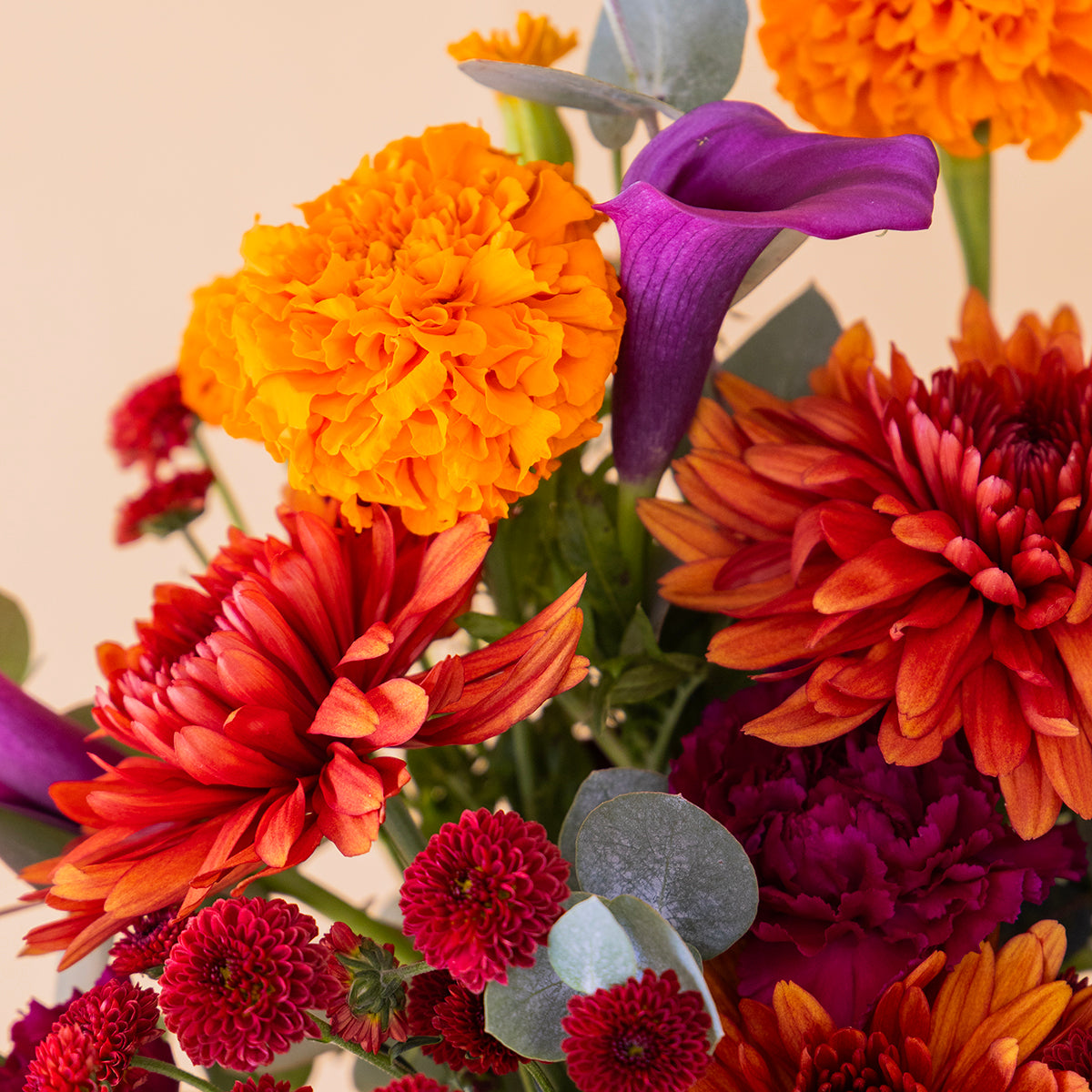 Ramo halloween de crisasntemos, tagetes y claveles