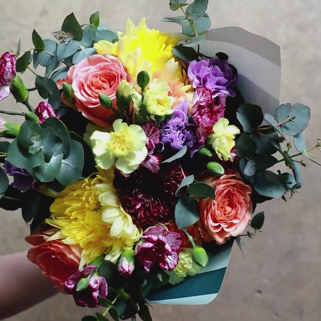 Cargar vídeo: El Colorido - Ramo con flores amarillas