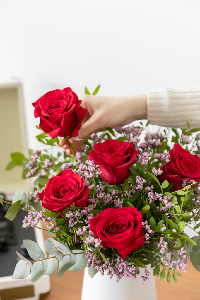 Historia de San Valentín ¿Por qué se regalan flores? ¿Quién era él?