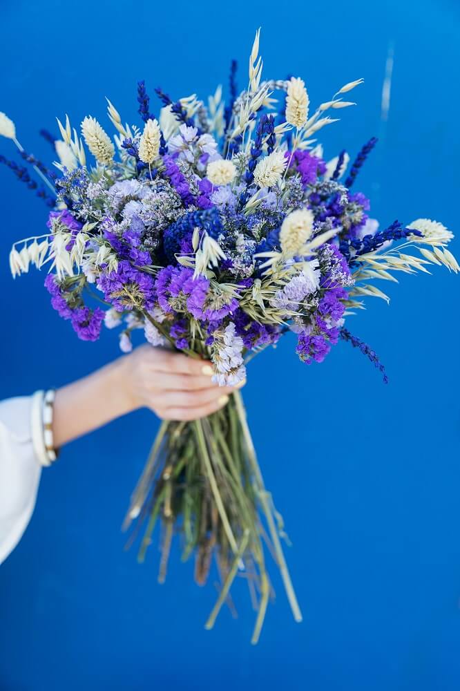 ramo de flores secas tonos azules