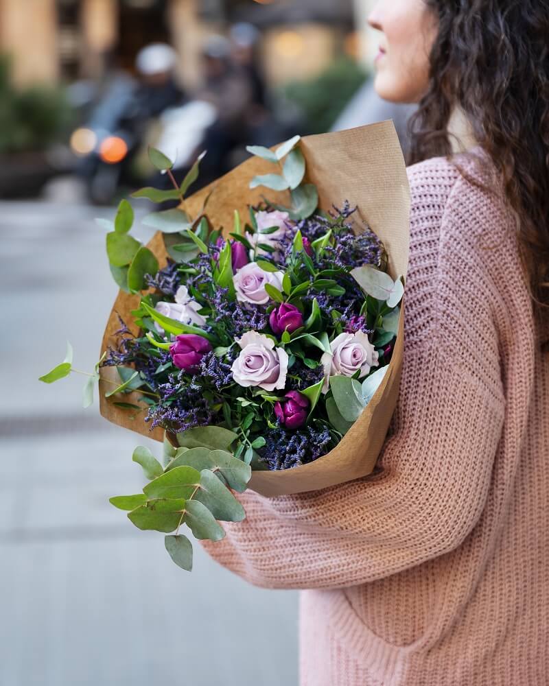 flores violeta para el día internacional de la mujer