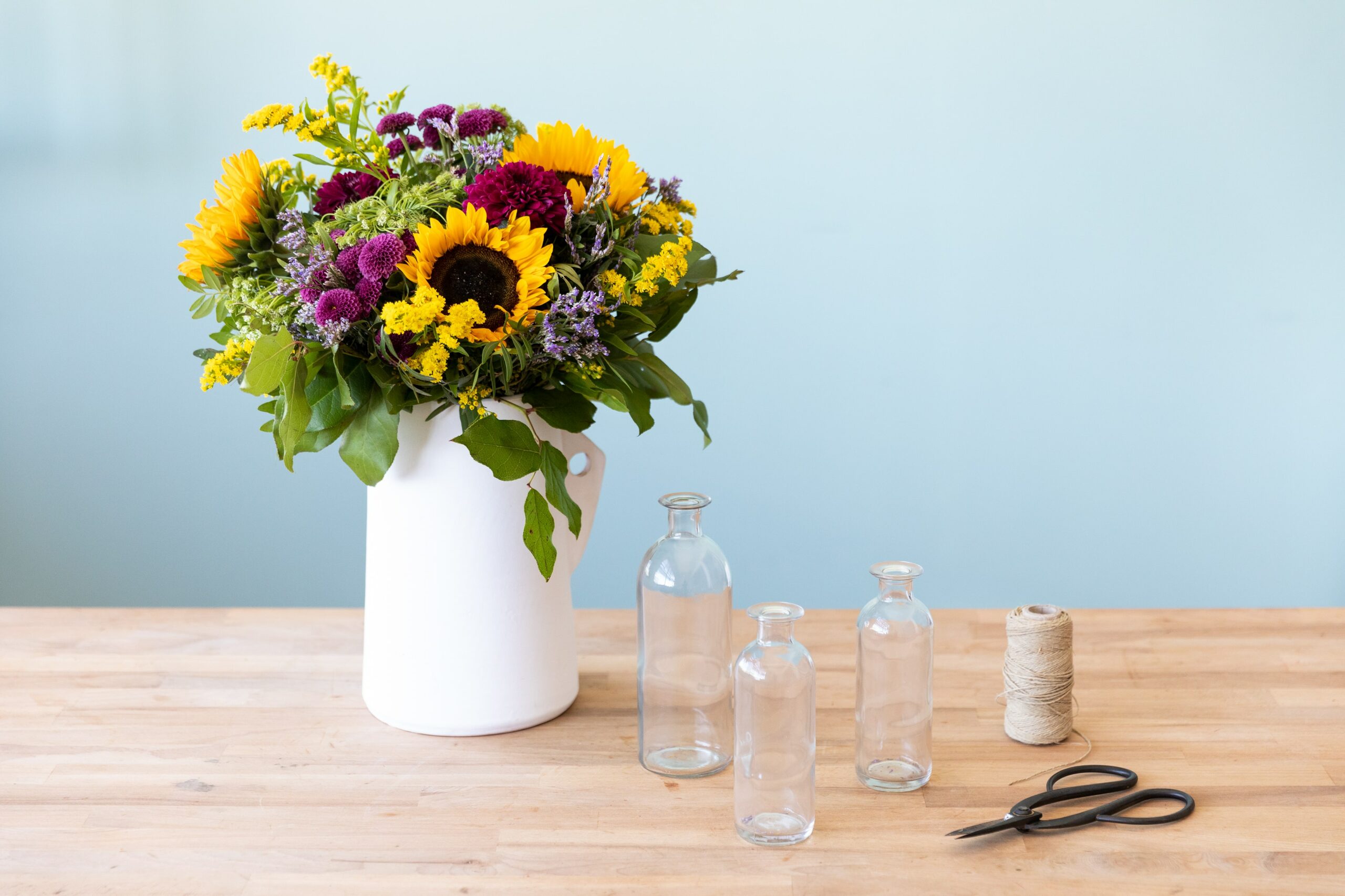 jarrones de cristal con flores